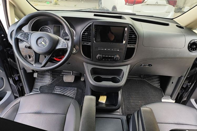 Used Mercedes-Benz Vito 2021 2.0T Elite Version 7 Seats Center Console