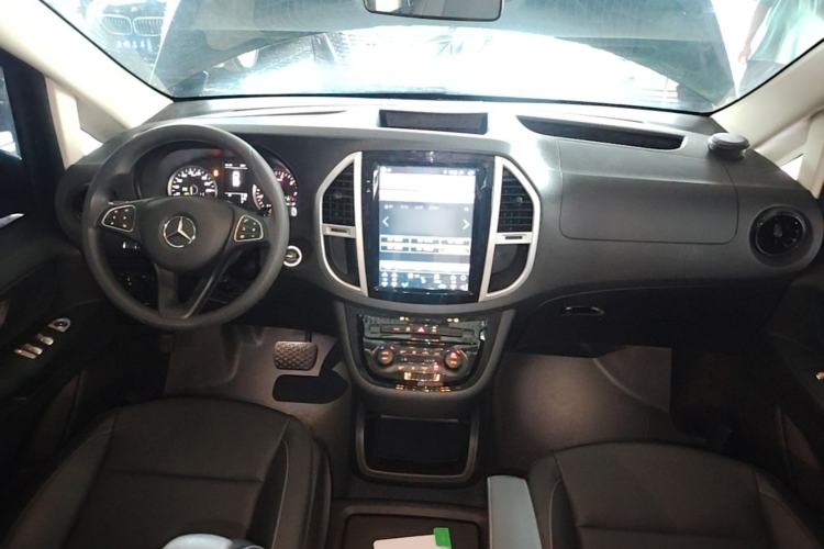 Used Mercedes-Benz Vito 2021 2.0T Elite Version 7 Seats Center Console