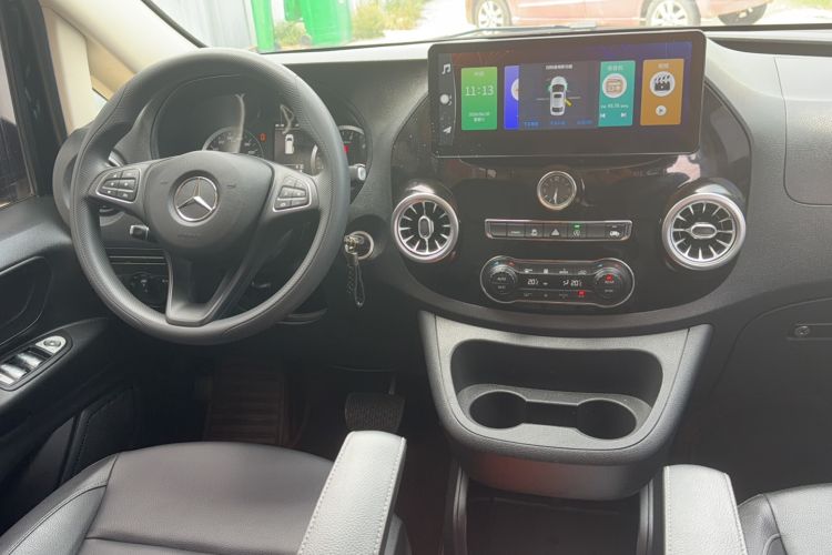 Used Mercedes-Benz Vito 2021 2.0T Elite Version 7 Seats Center Console
