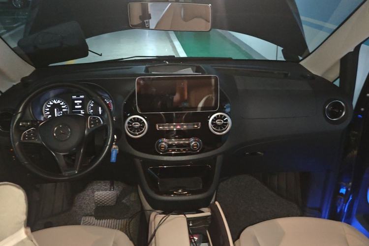 Used Mercedes-Benz Vito 2021 2.0T Business Version 7 Seats Center Console