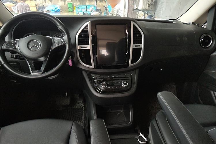 Used Mercedes-Benz Vito 2021 2.0T Business Version 7 Seats Center Console