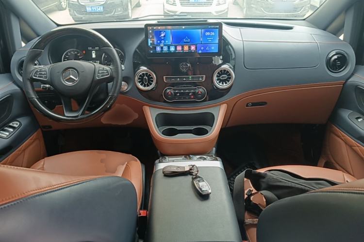 Used Mercedes-Benz Vito 2021 2.0T Elite Version 7 Seats Center Console