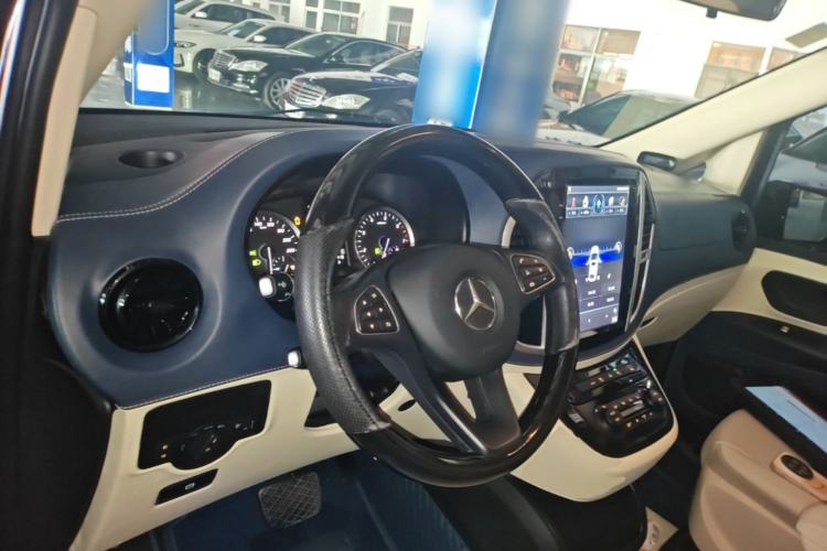 Used Mercedes-Benz Vito 2021 2.0T Elite Version 7 Seats Center Console