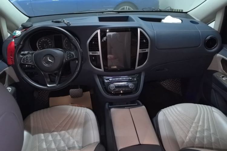 Used Mercedes-Benz Vito 2021 2.0T Business Version 7 Seats Center Console