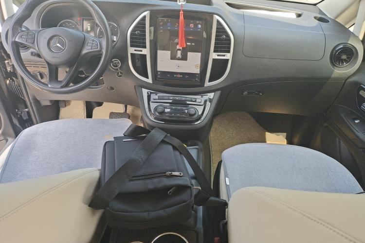 Used Mercedes-Benz Vito 2021 2.0T Elite Version 7 Seats Center Console