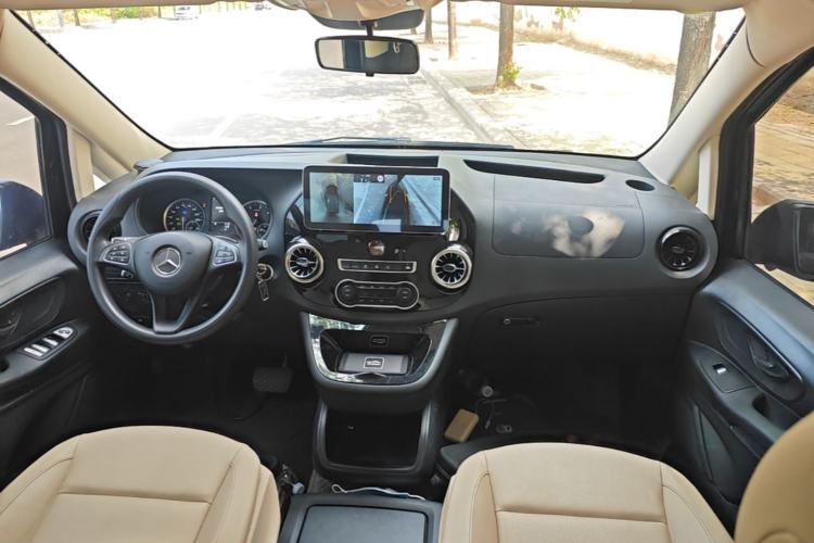Used Mercedes-Benz Vito 2021 2.0T Elite Version 7 Seats Center Console