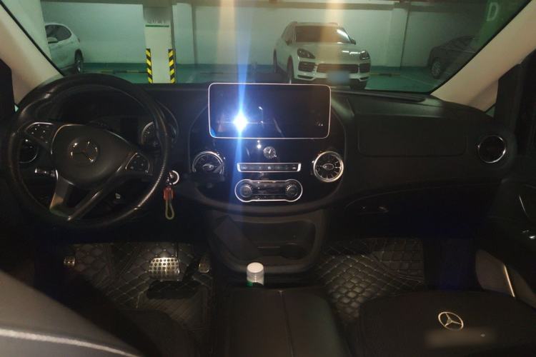 Used Mercedes-Benz Vito 2021 2.0T Business Version 7 Seats Center Console