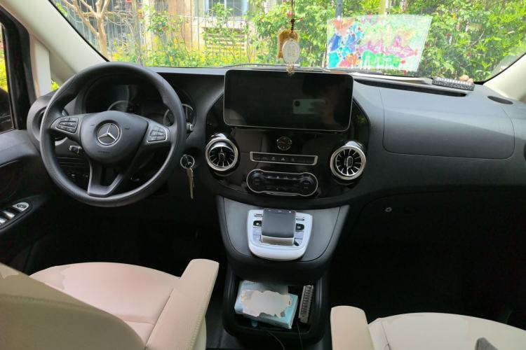 Used Mercedes-Benz Vito 2021 2.0T Elite Version 7 Seats Center Console