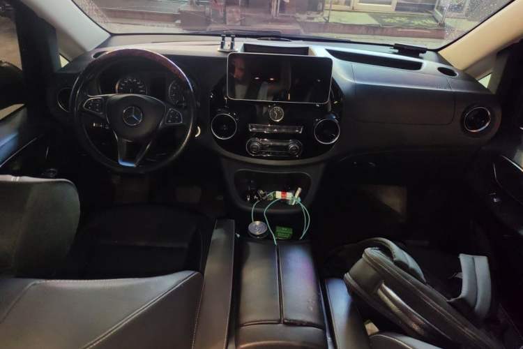 Used Mercedes-Benz Vito 2021 2.0T Business Version 7 Seats Center Console