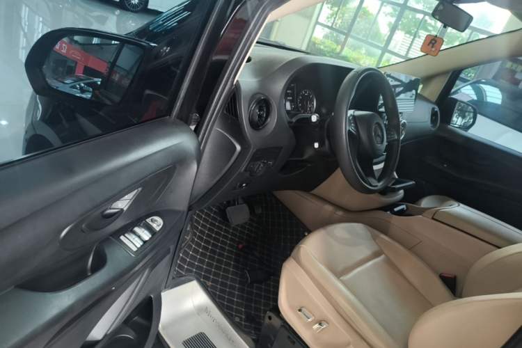 Used Mercedes-Benz Vito 2021 2.0T Elite Version 7 Seats Driver Seat