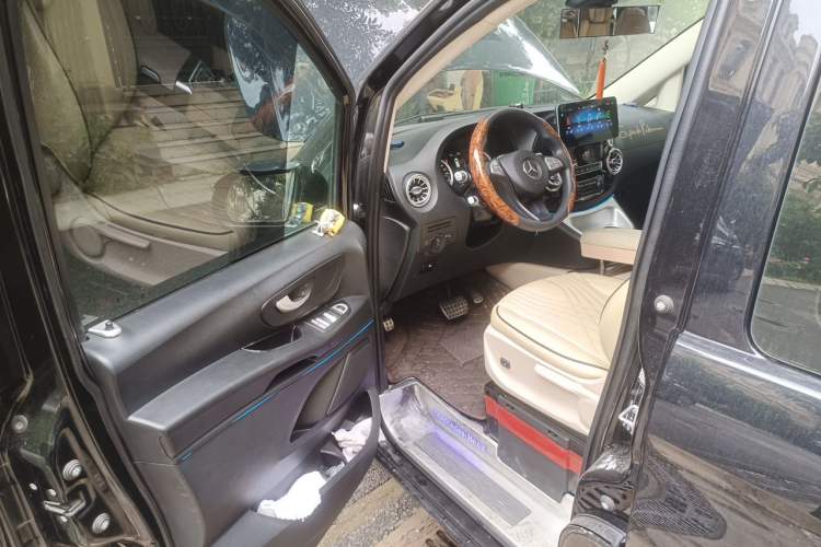 Used Mercedes-Benz Vito 2021 2.0T Elite Version 7 Seats Driver Seat