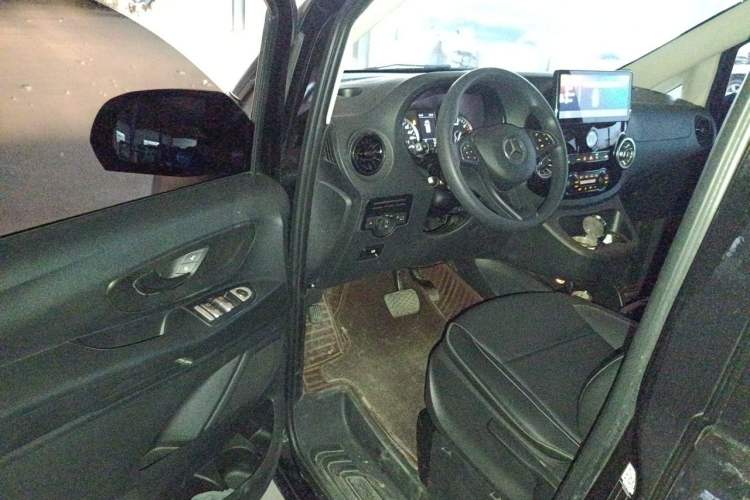 Used Mercedes-Benz Vito 2021 2.0T Elite Version 7 Seats Driver Seat