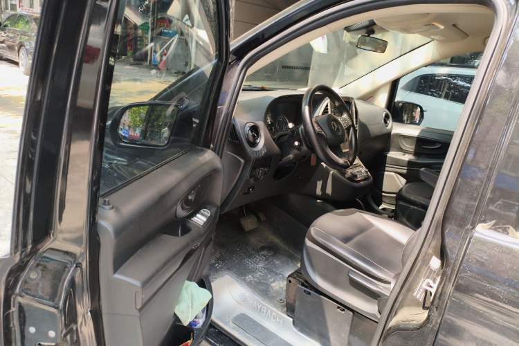 Used Mercedes-Benz Vito 2021 2.0T Elite Version 7 Seats Driver Seat