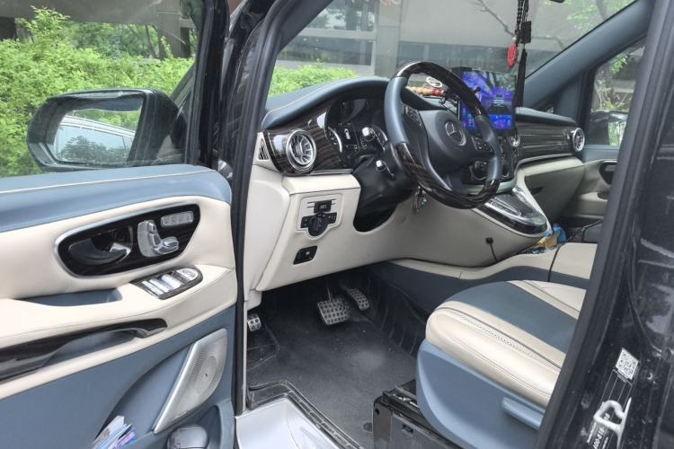 Used Mercedes-Benz Vito 2021 2.0T Elite Version 7 Seats Driver Seat