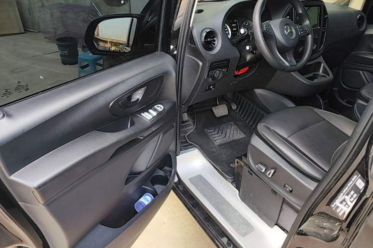 Used Mercedes-Benz Vito 2021 2.0T Elite Version 7 Seats Driver Seat
