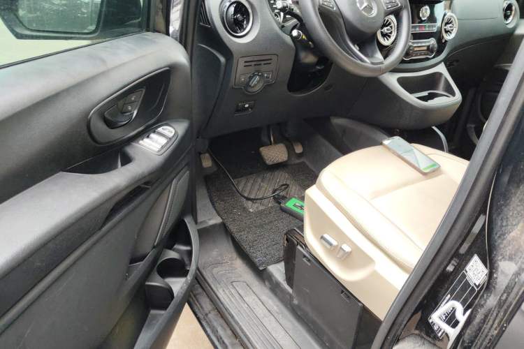 Used Mercedes-Benz Vito 2021 2.0T Elite Version 7 Seats Driver Seat