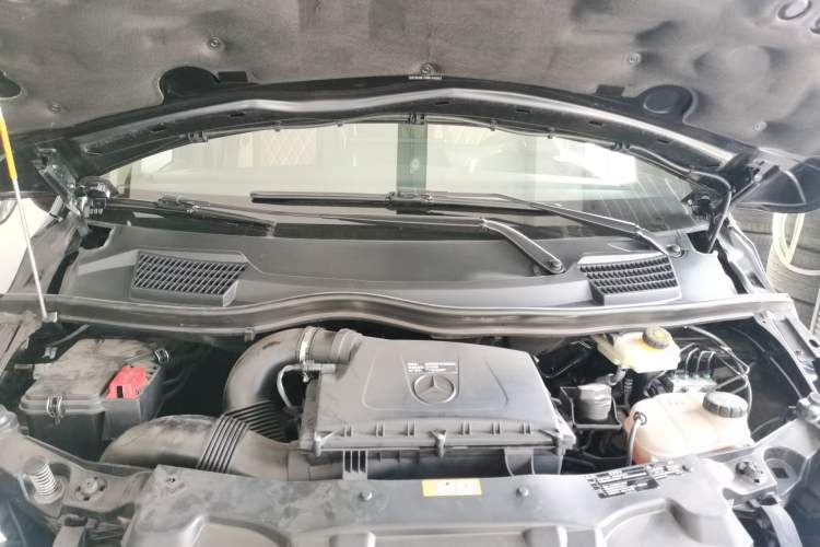 Used Mercedes-Benz Vito 2021 2.0T Elite Version 7 Seats Engine Bay