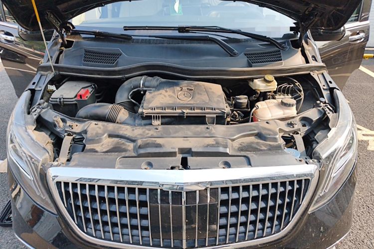 Used Mercedes-Benz Vito  Engine Bay