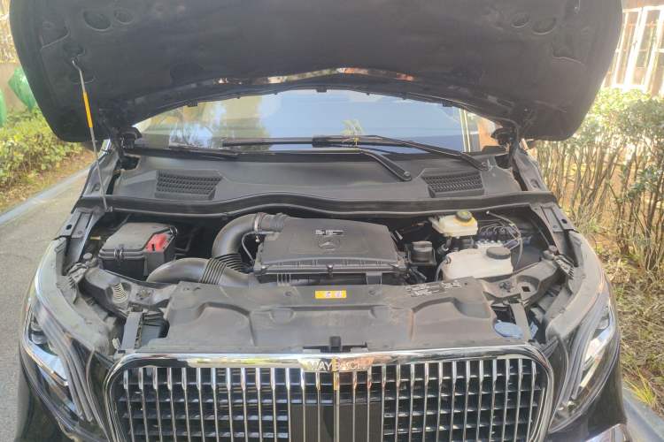 Used Mercedes-Benz Vito 2021 2.0T Elite Version 7 Seats Engine Bay
