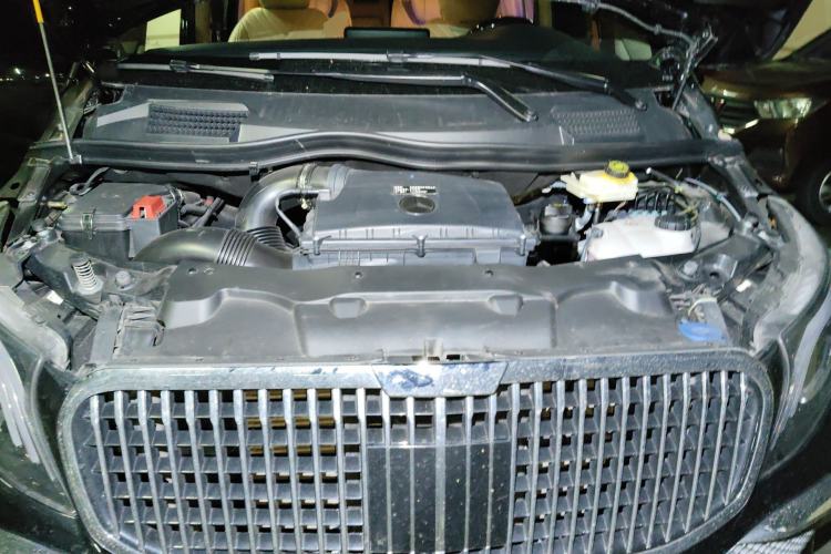 Used Mercedes-Benz Vito 2021 2.0T Elite Version 7 Seats Engine Bay