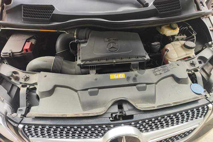 Used Mercedes-Benz Vito 2021 2.0T Elite Version 7 Seats Engine Bay