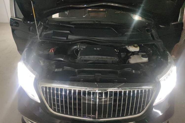 Used Mercedes-Benz Vito 2021 2.0T Business Version 7 Seats Engine Bay