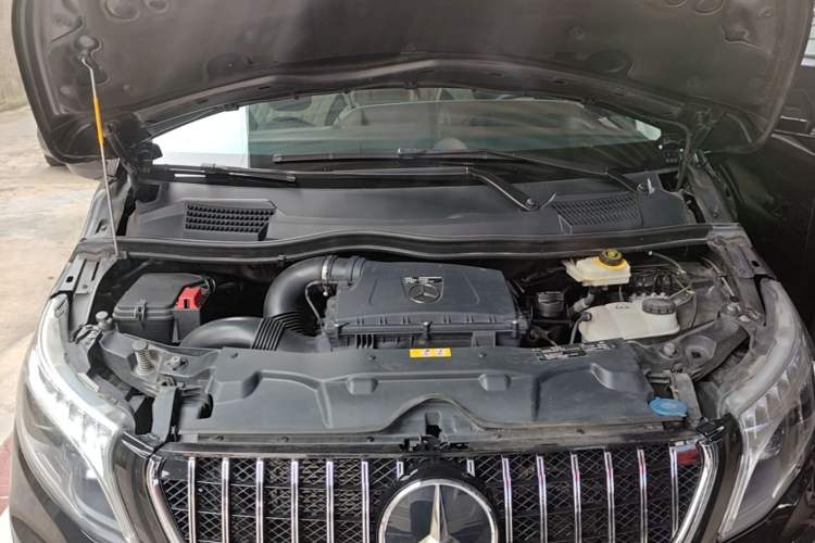 Used Mercedes-Benz Vito 2021 2.0T Elite Version 7 Seats Engine Bay