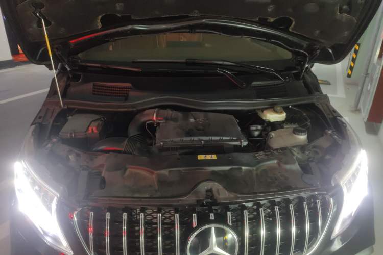 Used Mercedes-Benz Vito 2021 2.0T Elite Version 7 Seats Engine Bay