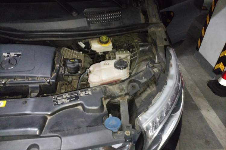 Used Mercedes-Benz Vito 2021 2.0T Business Version 7 Seats Engine Bay Left