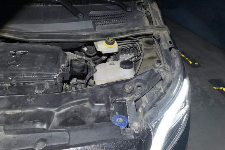 Used Mercedes-Benz Vito 2021 2.0T Elite Version 7 Seats Engine Bay Left