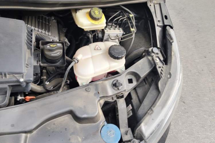 Used Mercedes-Benz Vito 2021 2.0T Business Version 7 Seats Engine Bay Left