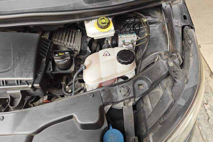 Used Mercedes-Benz Vito 2021 2.0T Business Version 7 Seats Engine Bay Left