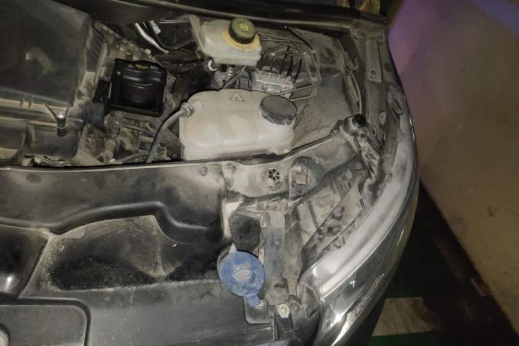 Used Mercedes-Benz Vito 2021 2.0T Elite Version 7 Seats Engine Bay Left