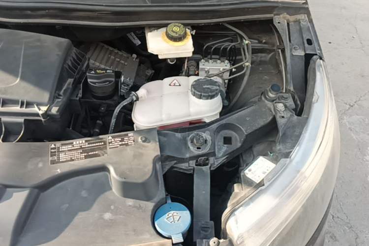 Used Mercedes-Benz Vito 2021 2.0T Elite Version 7 Seats Engine Bay Left