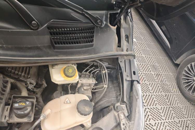 Used Mercedes-Benz Vito 2021 2.0T Elite Version 7 Seats Engine Bay Left