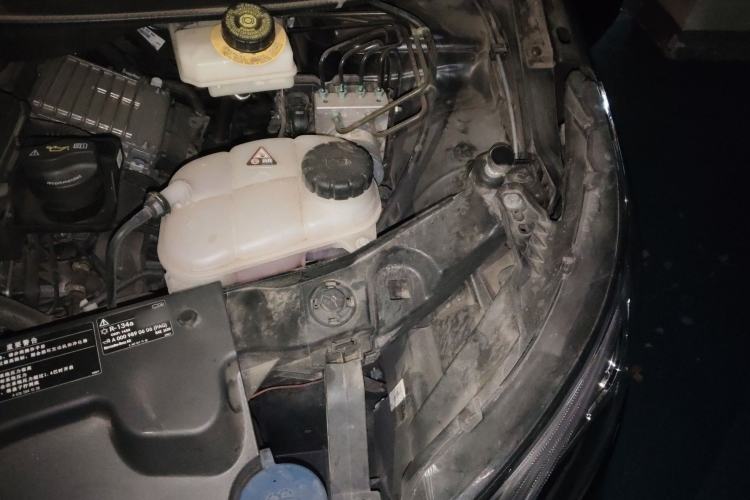Used Mercedes-Benz Vito 2021 2.0T Business Version 7 Seats Engine Bay Left