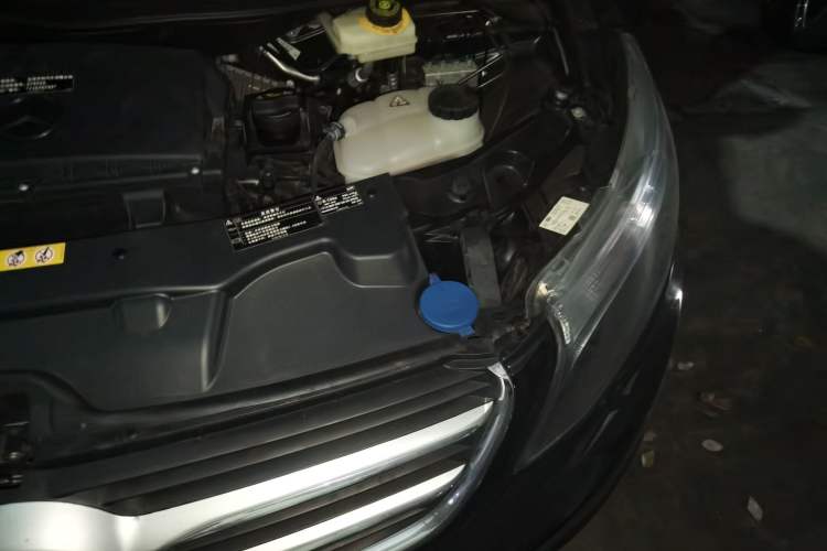 Used Mercedes-Benz Vito 2021 2.0T Business Version 7 Seats Engine Bay Left