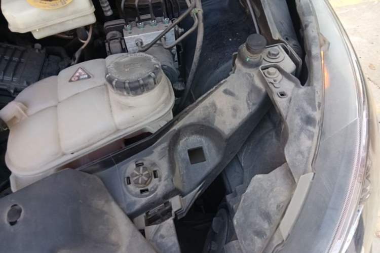Used Mercedes-Benz Vito 2021 2.0T Elite Version 7 Seats Engine Bay Left