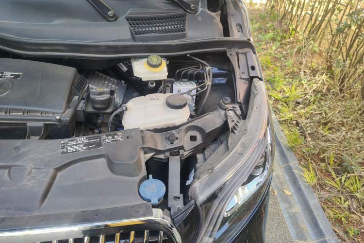 Used Mercedes-Benz Vito 2021 2.0T Elite Version 7 Seats Engine Bay Left