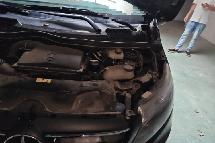 Used Mercedes-Benz Vito 2021 2.0T Business Version 7 Seats Engine Bay Left