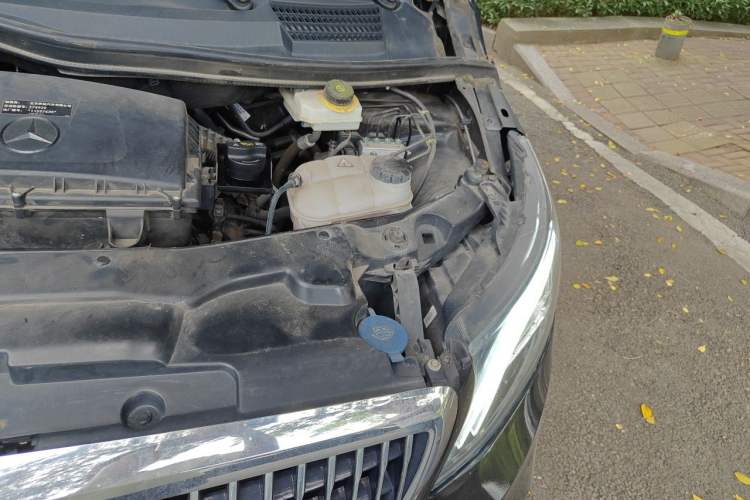 Used Mercedes-Benz Vito 2021 2.0T Business Version 7 Seats Engine Bay Left