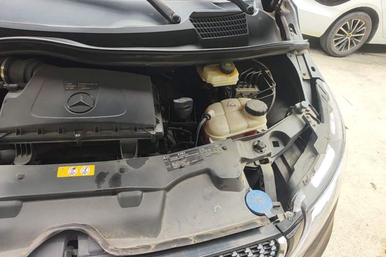 Used Mercedes-Benz Vito 2021 2.0T Elite Version 7 Seats Engine Bay Left