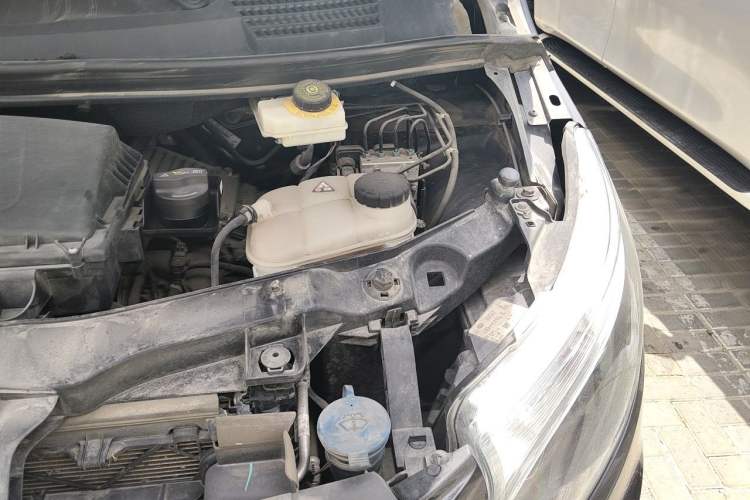 Used Mercedes-Benz Vito 2021 2.0T Elite Version 7 Seats Engine Bay Left