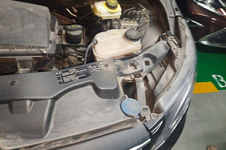Used Mercedes-Benz Vito 2021 2.0T Business Version 7 Seats Engine Bay Left