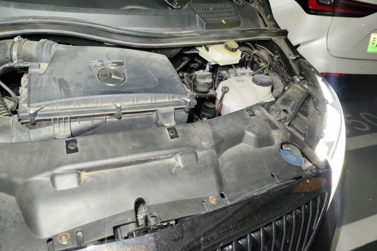 Used Mercedes-Benz Vito 2021 2.0T Business Version 7 Seats Engine Bay Left