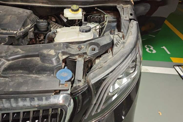 Used Mercedes-Benz Vito 2021 2.0T Elite Version 7 Seats Engine Bay Left