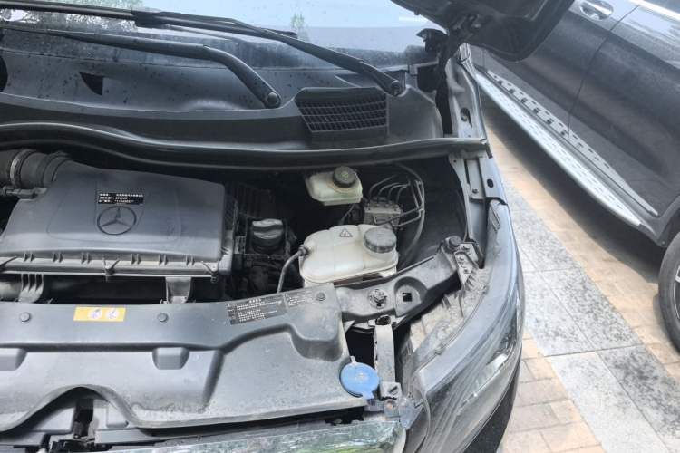 Used Mercedes-Benz Vito 2021 2.0T Elite Version 7 Seats Engine Bay Left