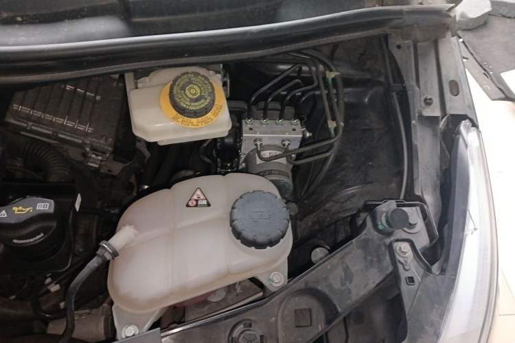 Used Mercedes-Benz Vito 2021 2.0T Elite Version 7 Seats Engine Bay Left