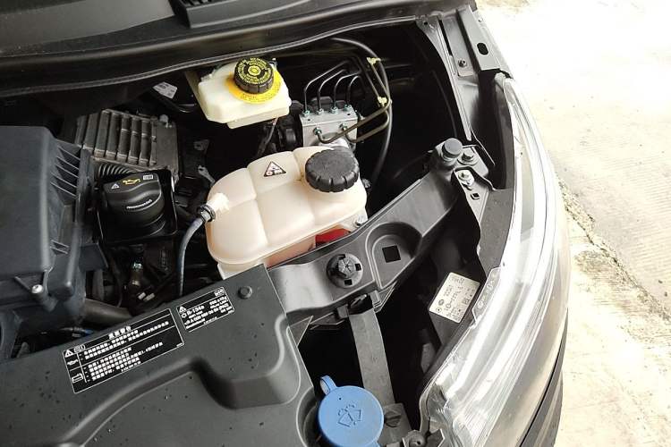 Used Mercedes-Benz Vito 2021 2.0T Business Version 7 Seats Engine Bay Left