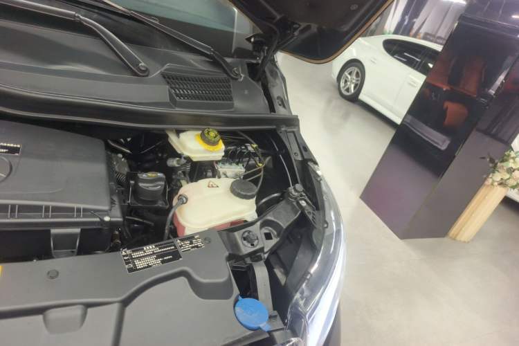 Used Mercedes-Benz Vito 2021 2.0T Business Version 7 Seats Engine Bay Left